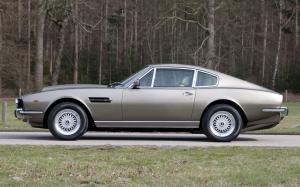 Aston Martin V8
